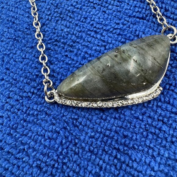 Silver Toned Chain Necklace W/Labradorite Pendant & Rhinestone Accent Chic - Picture 8 of 11